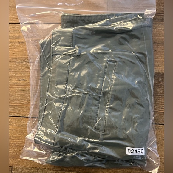 GAP Girlfriend Midrise olive Chino Pants Perfect 90’s preppy online sold out - Picture 10 of 10